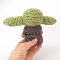 Baby Yoda-Inspired Fan Art amigurumi pattern by unknown