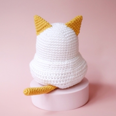 Goldie the Cat in ghost costume amigurumi pattern by unknown