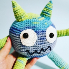 Merlo the Monster amigurumi pattern by unknown