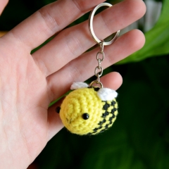 Tiny Bee amigurumi pattern by unknown