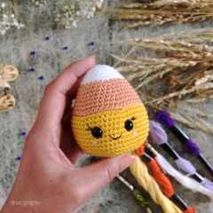 Candy corn amigurumi pattern by unknown