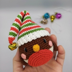 Alfie the Christmas robin amigurumi by The blue bobbin