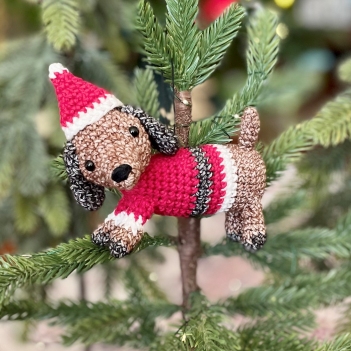 Christmas Dachshund amigurumi pattern by Crochet to Play