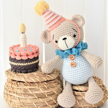Birthday bear and jummy cake amigurumi pattern by lilleliis