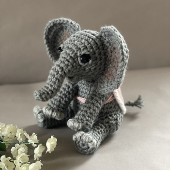 Baby Elephant amigurumi pattern by CrochetThingsByB
