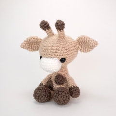 Gabe the Giraffe amigurumi pattern by Theresas Crochet Shop