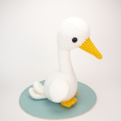 Gertie the Goose amigurumi pattern by Theresas Crochet Shop