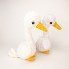 Gertie the Goose amigurumi pattern by Theresas Crochet Shop