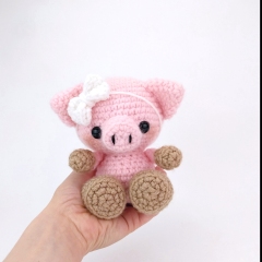 Pearl the Pig amigurumi by Theresas Crochet Shop