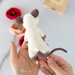 Kiwi the mouse and the Poppy  amigurumi pattern by Jo handmade design