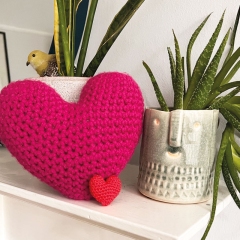 Heart decoration amigurumi by Make Me Roar