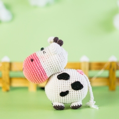 Daisy the Cow amigurumi pattern by Mumigurumi