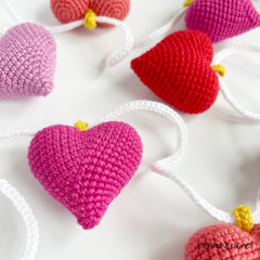 Queen of Hearts Garland amigurumi pattern by erinmaycrochet