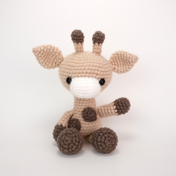 Gabe the Giraffe amigurumi pattern by Theresas Crochet Shop