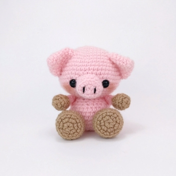 Pearl the Pig amigurumi pattern by Theresas Crochet Shop