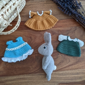 Cute bunny + customizable dresses amigurumi pattern by La Fabrique des Songes