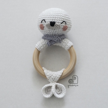 Frosty the Seal rattle amigurumi pattern by YarnWave