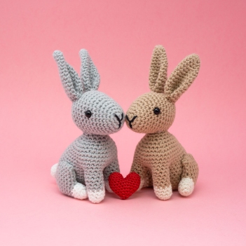 Hazel bunny amigurumi pattern by Make Me Roar
