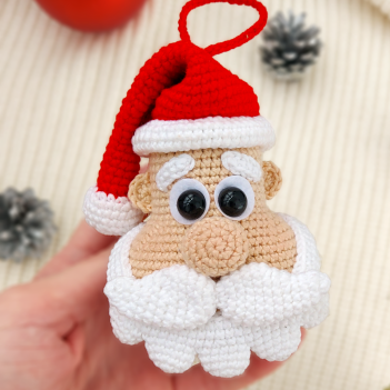Christmas tree toy Santa amigurumi pattern by Mommy Patterns