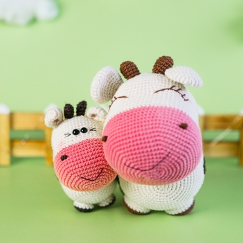 Mama and Baby Cow amigurumi pattern by Mumigurumi