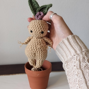 Jake the Mandrake plant amigurumi pattern by Cosmos.crochet.qc