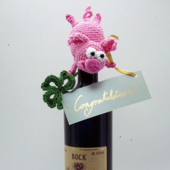 Peppino the Pig Wine Bottle Topper amigurumi pattern by IlDikko