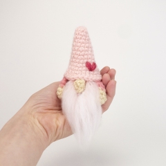 Graham the Mini Gnome amigurumi by Theresas Crochet Shop