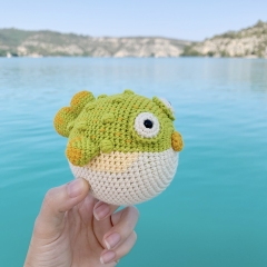 Fluffy the puffer fish amigurumi by Khuc Cay