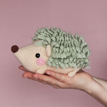 Posie The Hedgehog amigurumi pattern by Irene Strange