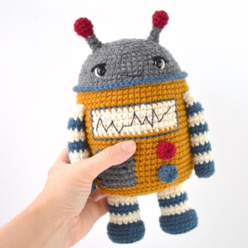 Pixie the Robot amigurumi pattern by Elisas Crochet