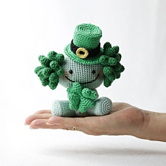 Lucky the Clover Doll amigurumi pattern by Madelenon