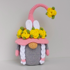 Bunnies with yellow roses amigurumi by Mufficorn