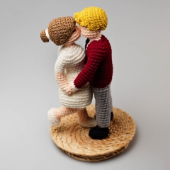 Kissing Couple Wedding Cake Topper amigurumi pattern by StuffTheBody