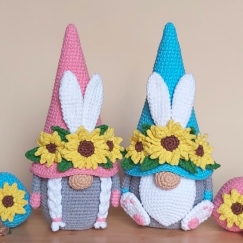 Bunny gnomes with sunflower