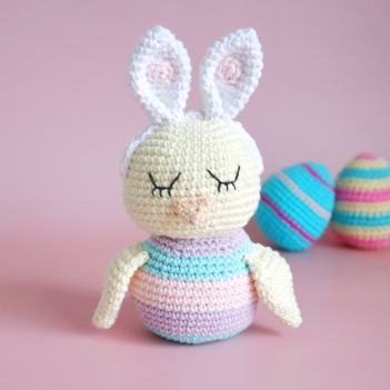 Ellie the Easter Chick amigurumi pattern by Cara Engwerda