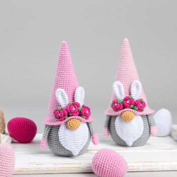 Bunny Gnome with roses amigurumi pattern by Mufficorn