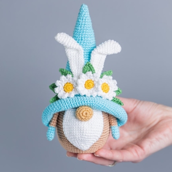 Bunny gnome with daisies amigurumi pattern by Mufficorn
