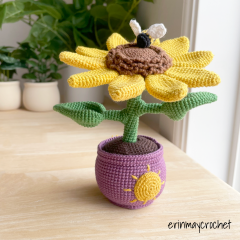 Bumble Blossom Sunflower amigurumi by erinmaycrochet