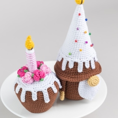 Birthday Gnome with cupcake amigurumi by Mufficorn