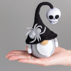 Gnome with Skull amigurumi pattern by Mufficorn