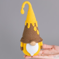 Honey Gnome amigurumi by Mufficorn
