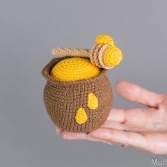 Honey Gnome amigurumi pattern by Mufficorn