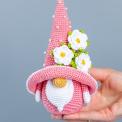 Pink Strawberry Gnome amigurumi by Mufficorn