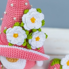 Pink Strawberry Gnome amigurumi pattern by Mufficorn