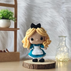 Alice in Wonderland Pack amigurumi by Crocheniacs