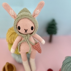Narciso the bunny with bonnet  amigurumi pattern by Los sospechosos