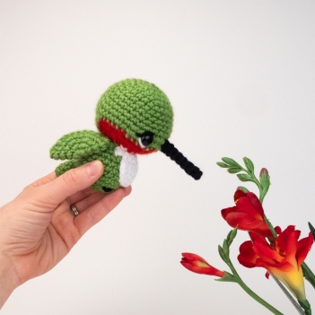 Harper the Hummingbird amigurumi pattern by Theresas Crochet Shop