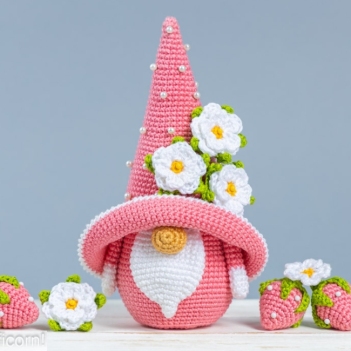 Pink Strawberry Gnome amigurumi pattern by Mufficorn