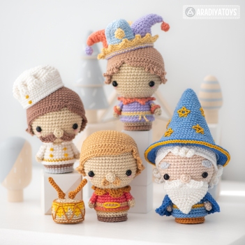 Royal Servants ('Mini Kingdom') amigurumi pattern by AradiyaToys