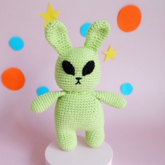Bowie the Alien Bunny amigurumi pattern by Cara Engwerda
